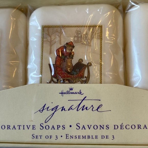 Hallmark Christmas Hand Soaps. Santa & sleigh. ⛄️. Matching plaid paper towels - Picture 5 of 11